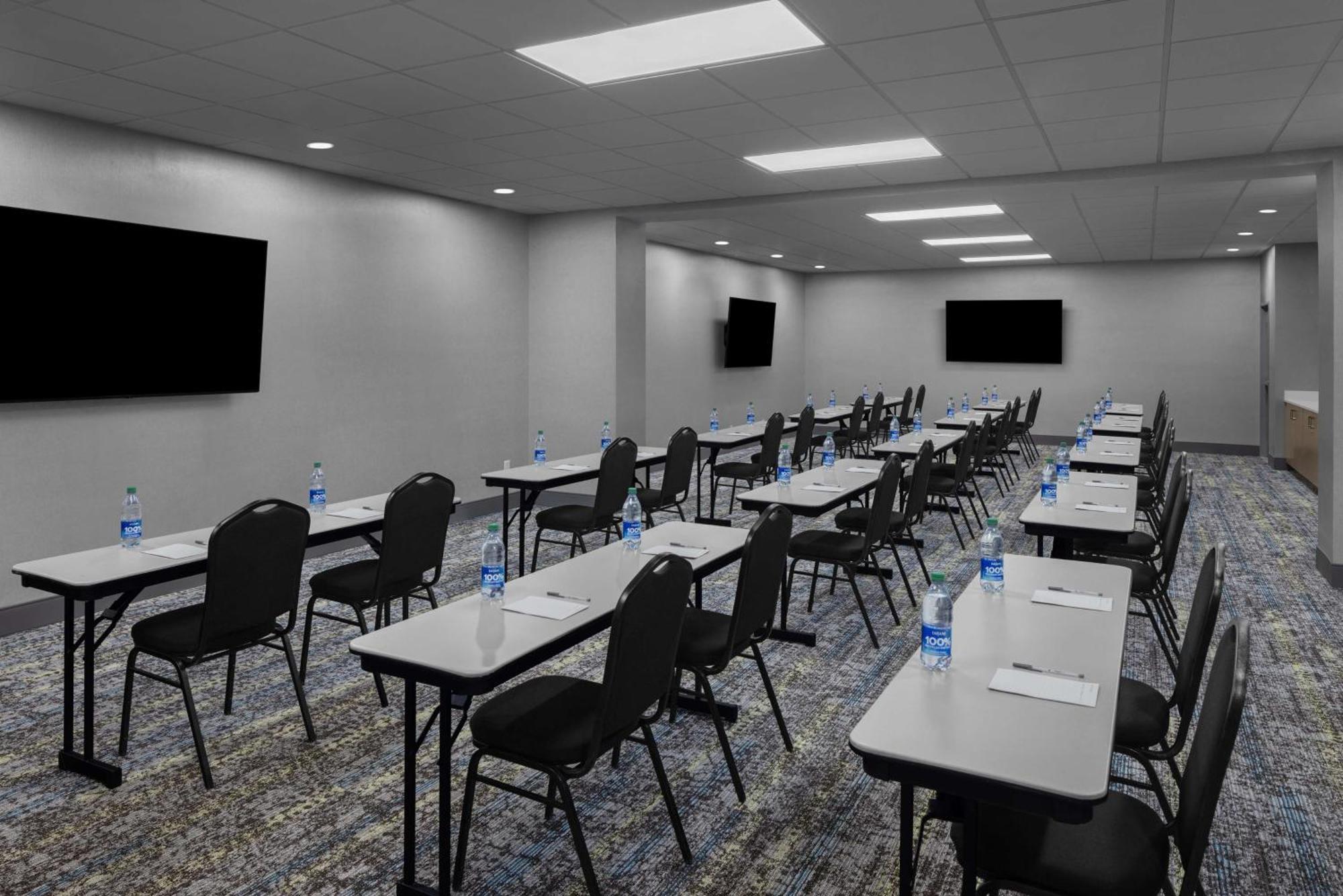 Hampton Inn Cleveland-Downtown Kültér fotó